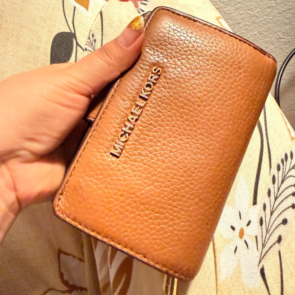 Michael Kors Brown Leather Card Holder - Picture 1 of 16